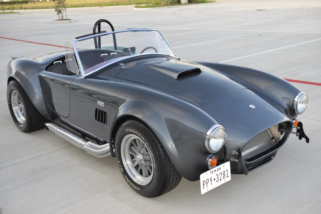 Shelby Cobra Replica - Image 2 of 31
