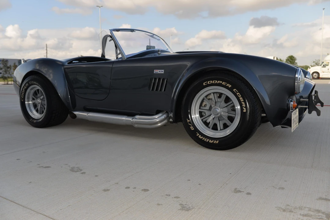 Shelby Cobra Replica - Image 7 of 31