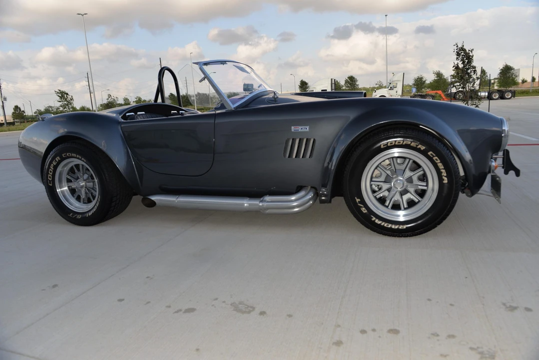Shelby Cobra Replica - Image 8 of 31