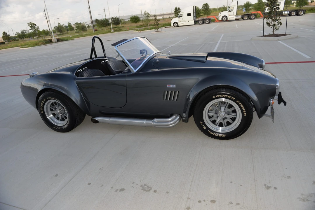 Shelby Cobra Replica - Image 6 of 31