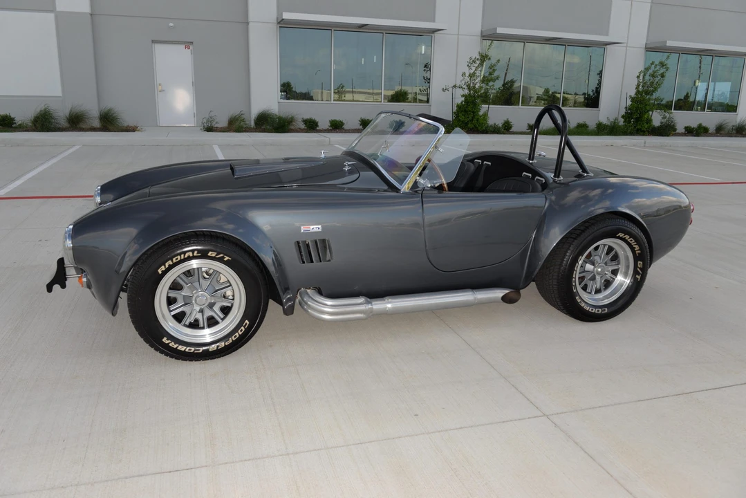 Shelby Cobra Replica - Image 21 of 31