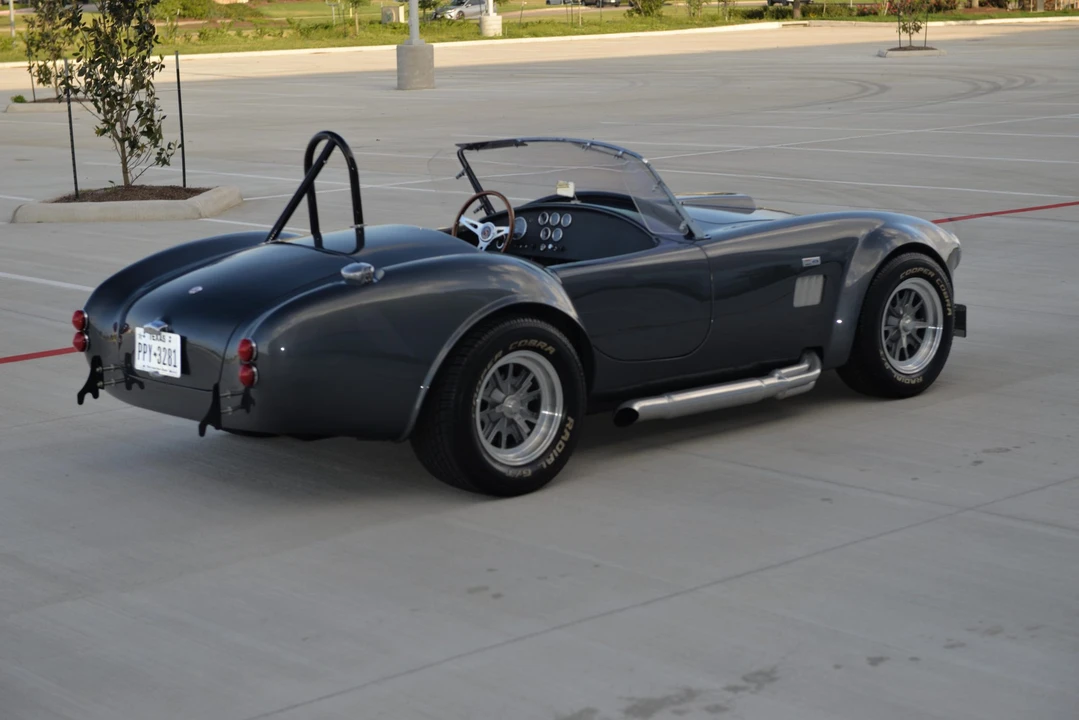 Shelby Cobra Replica - Image 11 of 31
