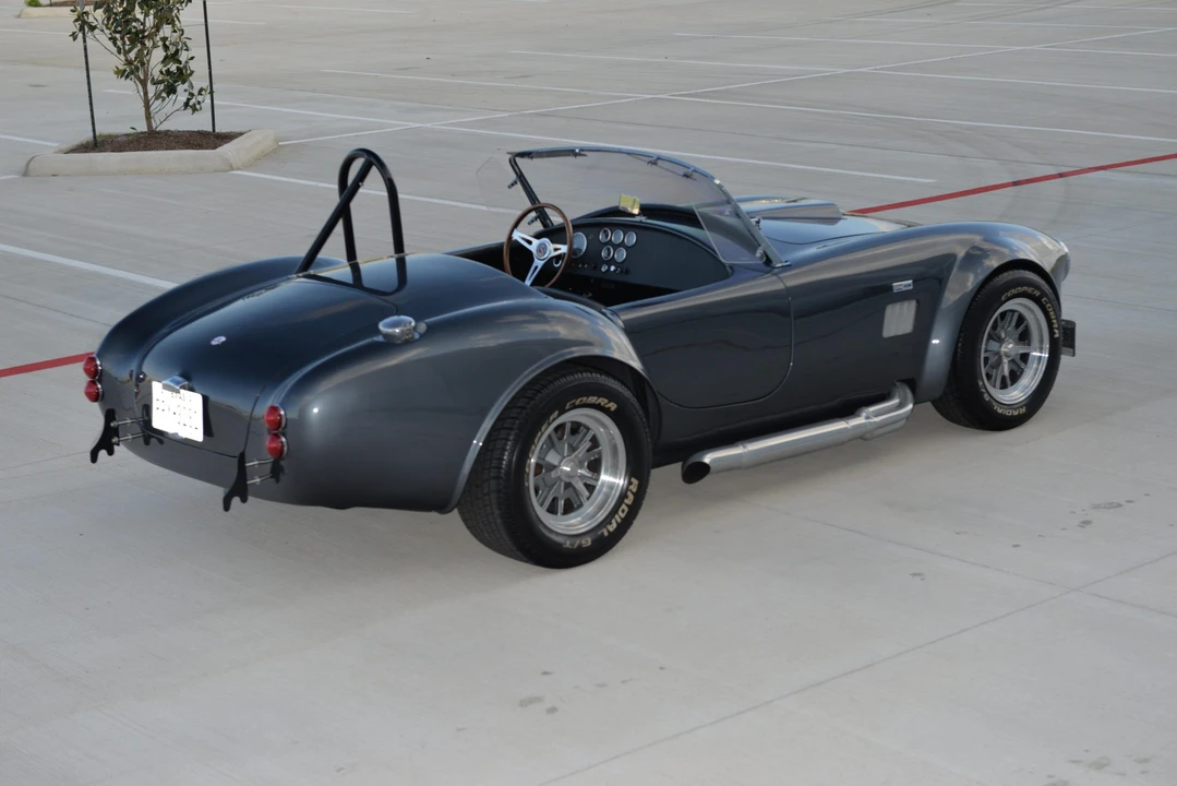 Shelby Cobra Replica - Image 9 of 31
