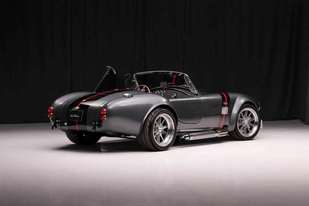 Shelby Cobra Replica - Image 7 of 31