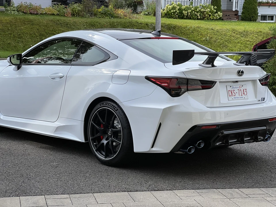 2021 Lexus RC F - Image 27 of 31
