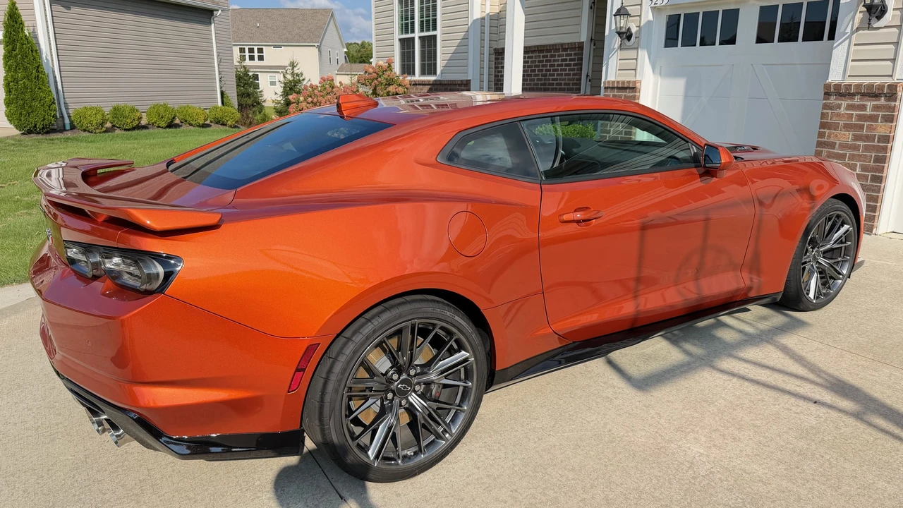 2024 Chevrolet Camaro ZL1 6th Gen - Image 18 of 31