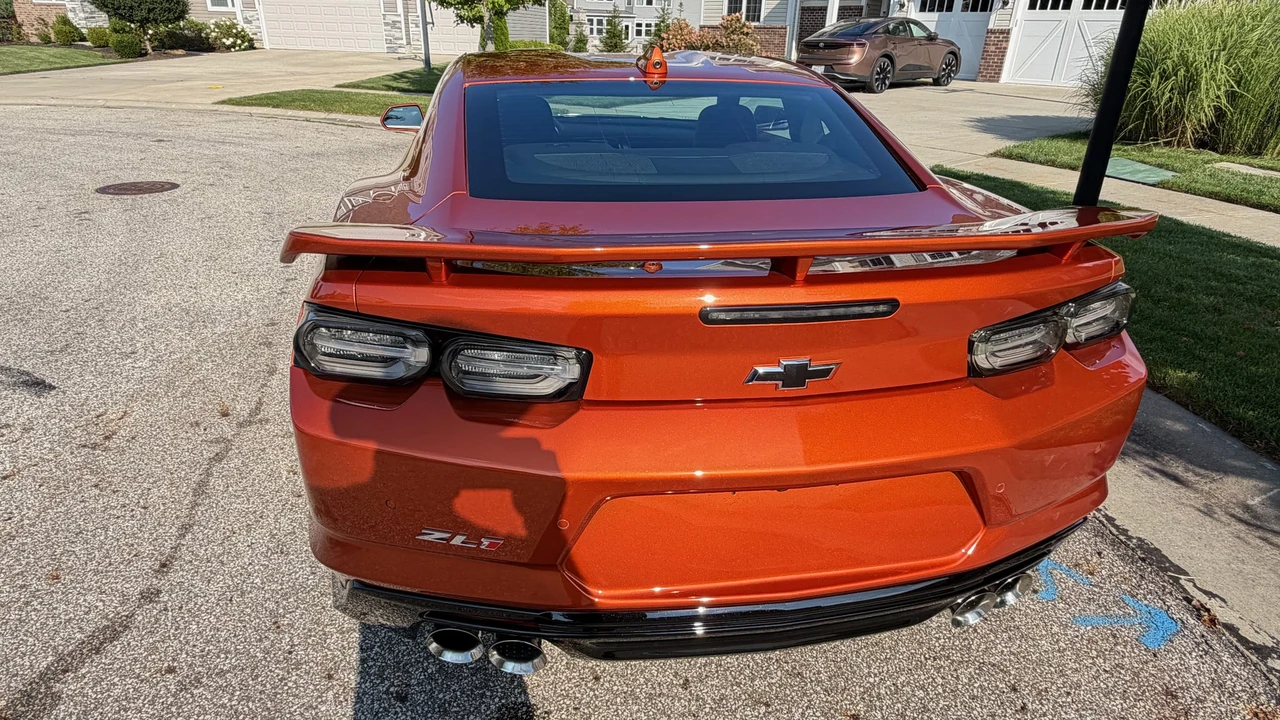 2024 Chevrolet Camaro ZL1 6th Gen - Image 11 of 31