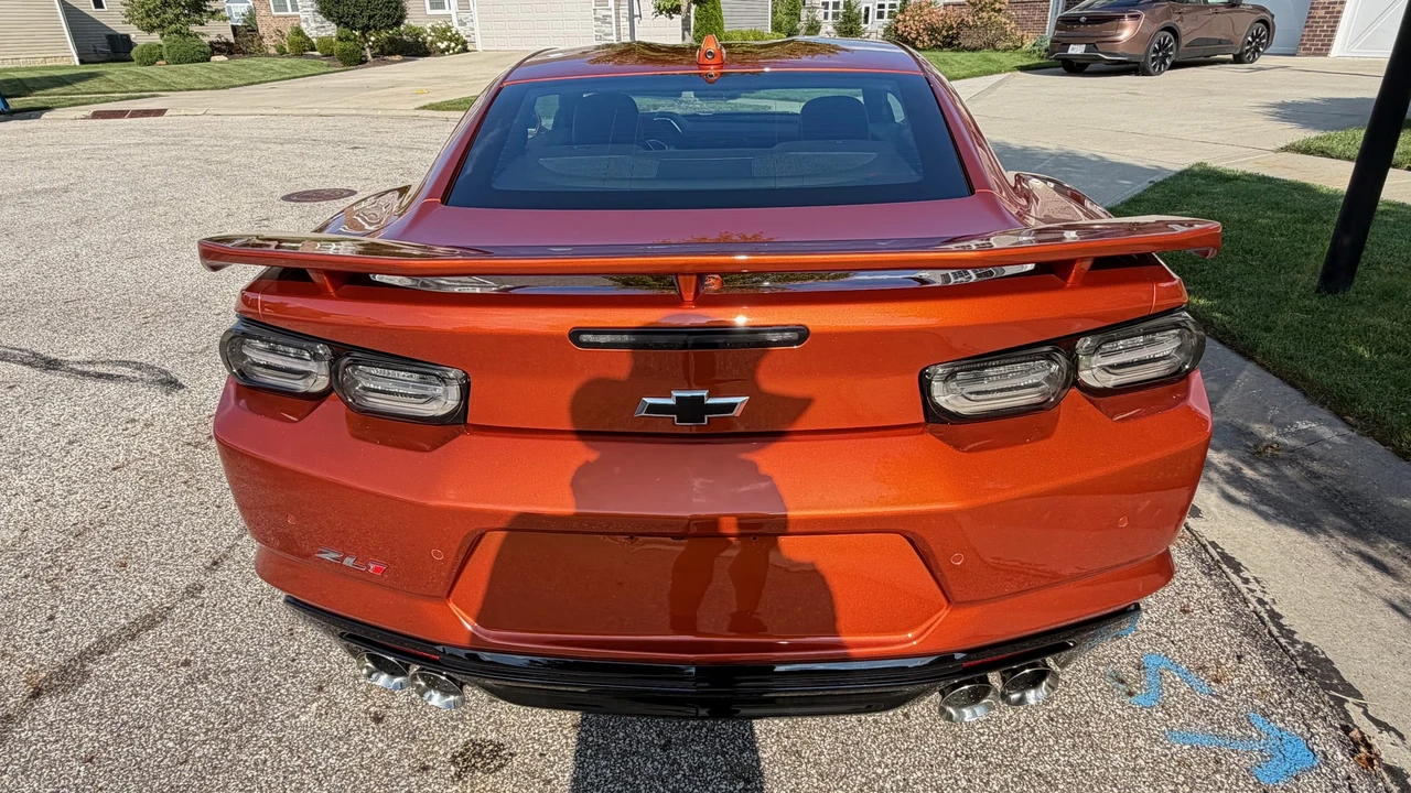 2024 Chevrolet Camaro ZL1 6th Gen - Image 12 of 31