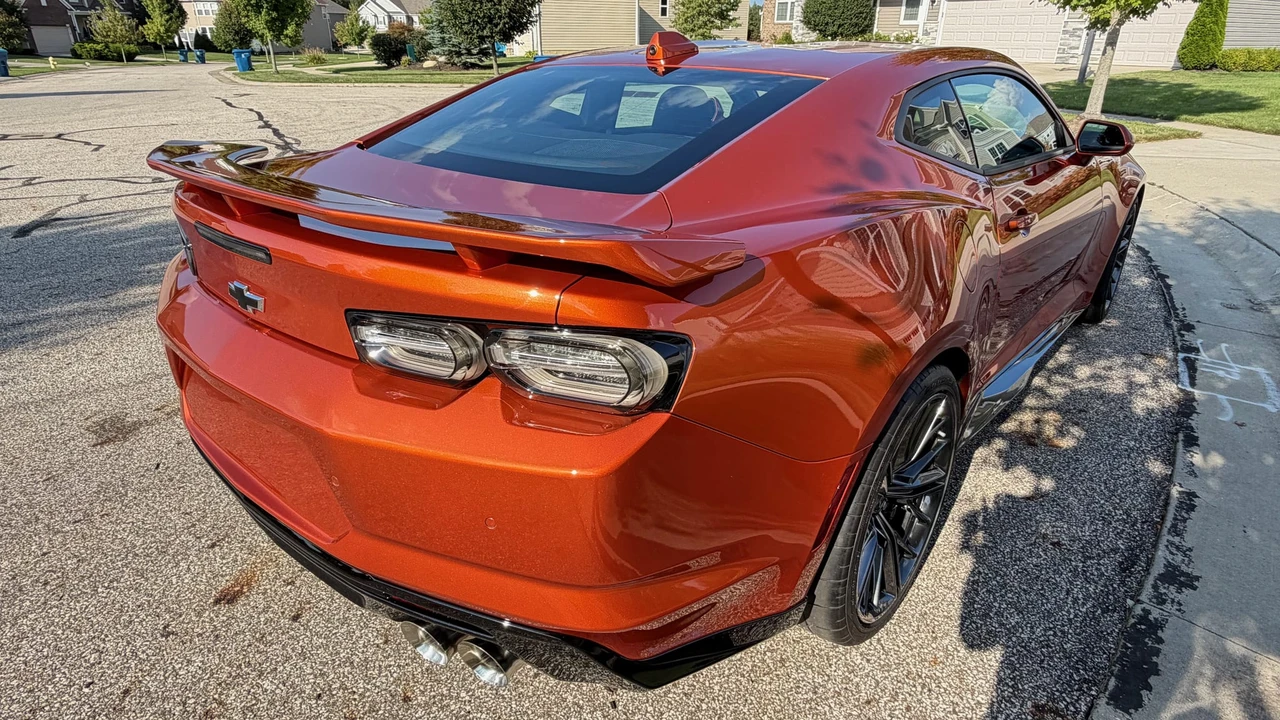 2024 Chevrolet Camaro ZL1 6th Gen - Image 16 of 31