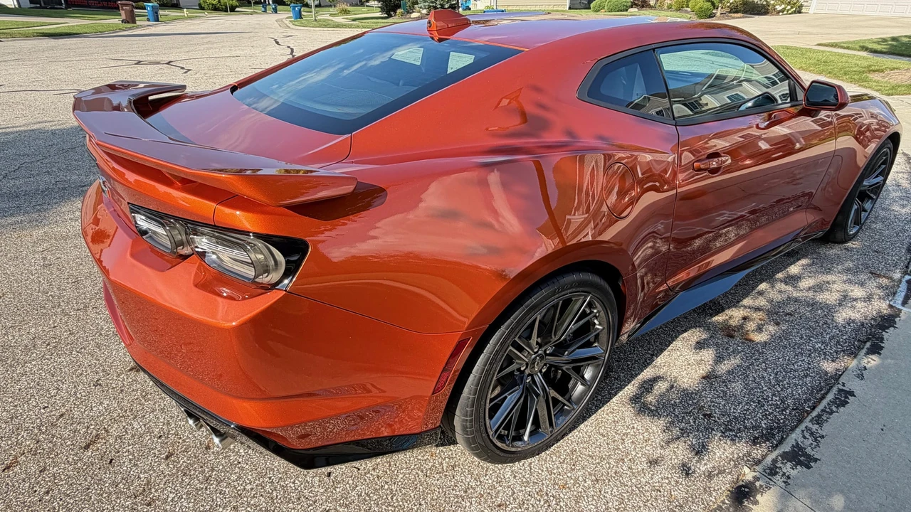 2024 Chevrolet Camaro ZL1 6th Gen - Image 17 of 31