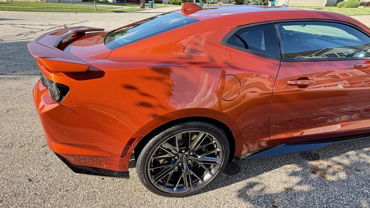 2024 Chevrolet Camaro ZL1 6th Gen - Image 29 of 31