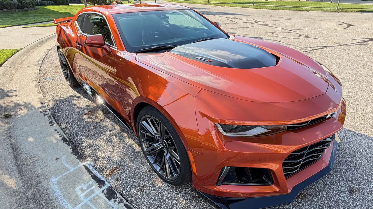 2024 Chevrolet Camaro ZL1 6th Gen - Image 21 of 31