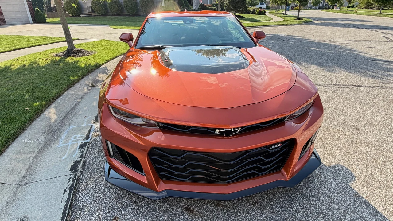 2024 Chevrolet Camaro ZL1 6th Gen - Image 25 of 31