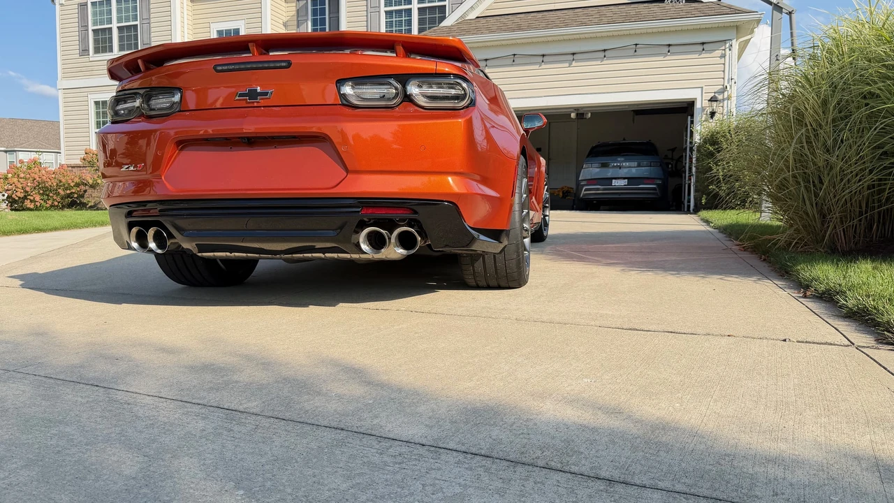 2024 Chevrolet Camaro ZL1 6th Gen - Image 14 of 31