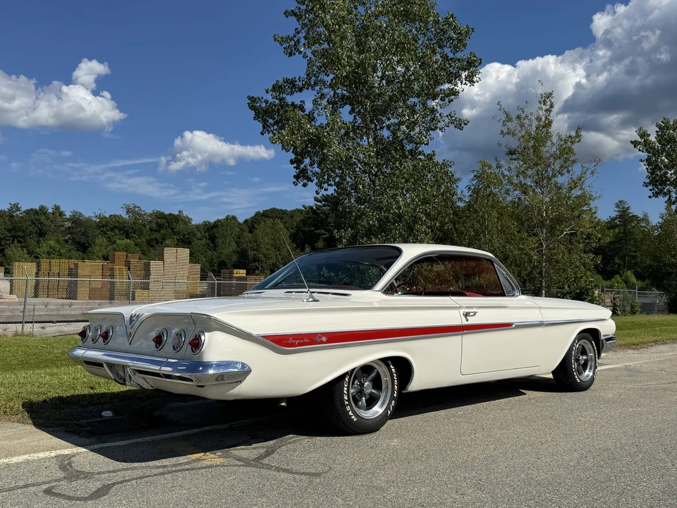 1961 Chevrolet Impala SS 3rd Gen - Image 25 of 31