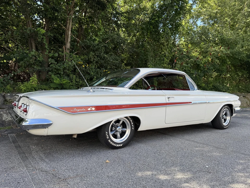 1961 Chevrolet Impala SS 3rd Gen - Image 24 of 31