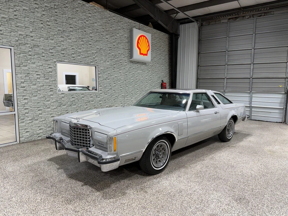 1977 Ford Thunderbird 7th Gen - Image 27 of 31
