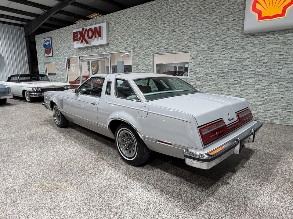 1977 Ford Thunderbird 7th Gen - Image 28 of 31