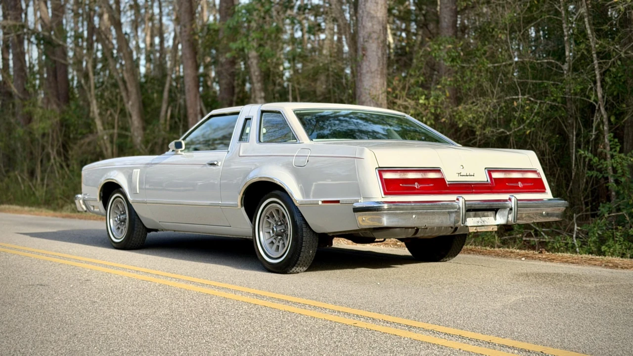 1977 Ford Thunderbird 7th Gen - Image 17 of 31