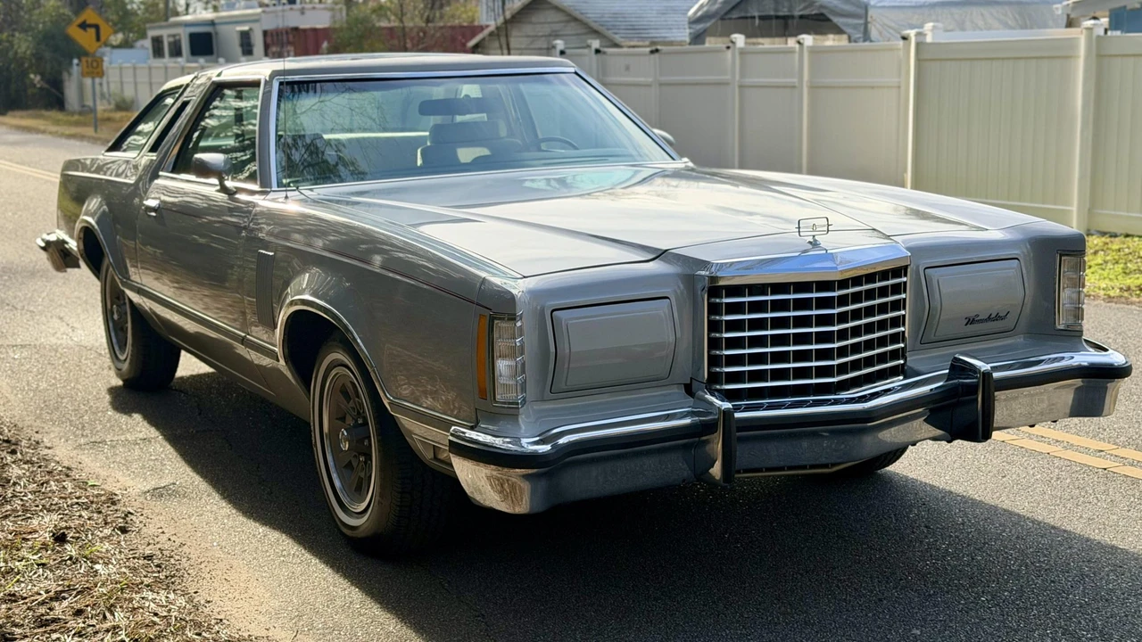1977 Ford Thunderbird 7th Gen - Image 9 of 31