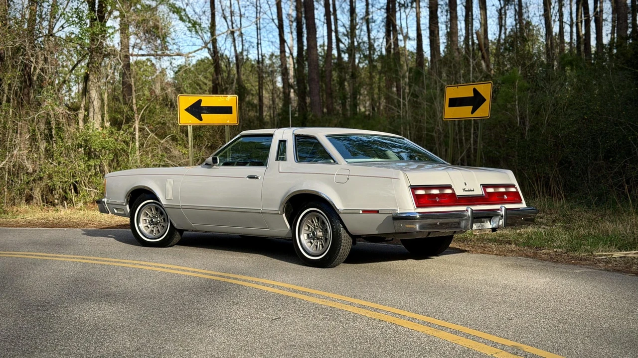 1977 Ford Thunderbird 7th Gen - Image 18 of 31