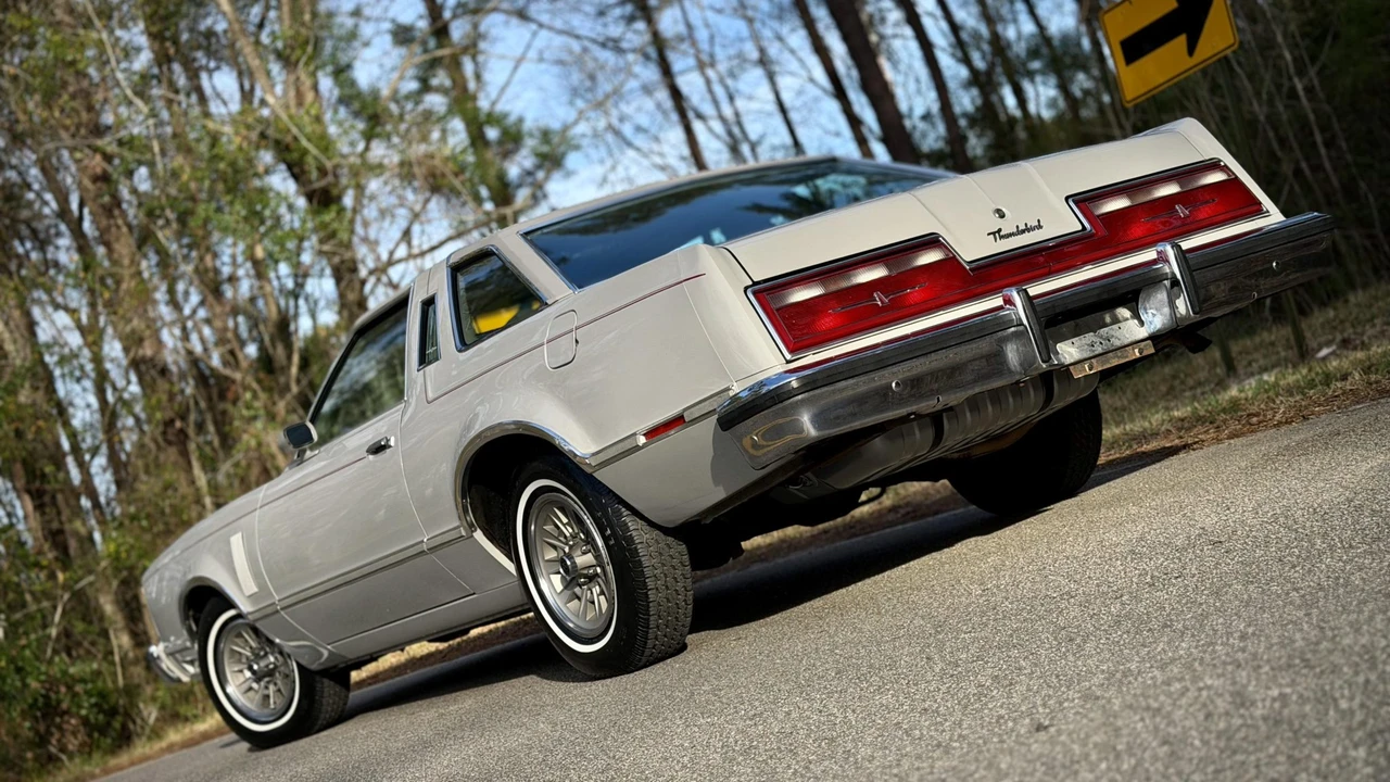 1977 Ford Thunderbird 7th Gen - Image 16 of 31