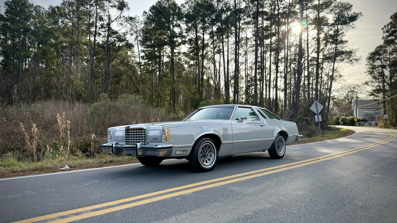 1977 Ford Thunderbird 7th Gen - Image 2 of 31