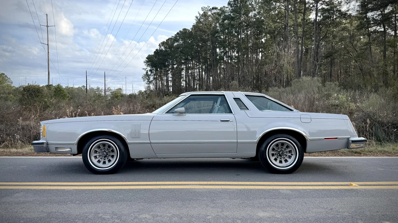 1977 Ford Thunderbird 7th Gen - Image 19 of 31