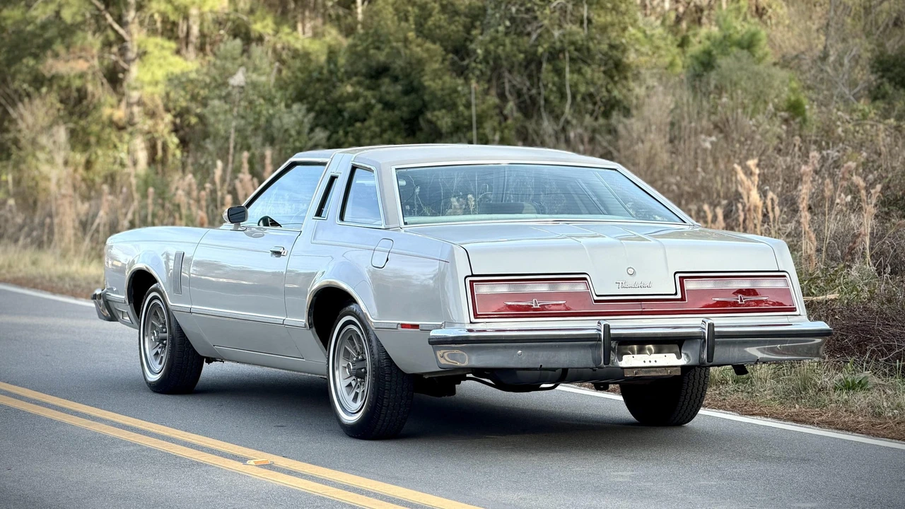 1977 Ford Thunderbird 7th Gen - Image 15 of 31