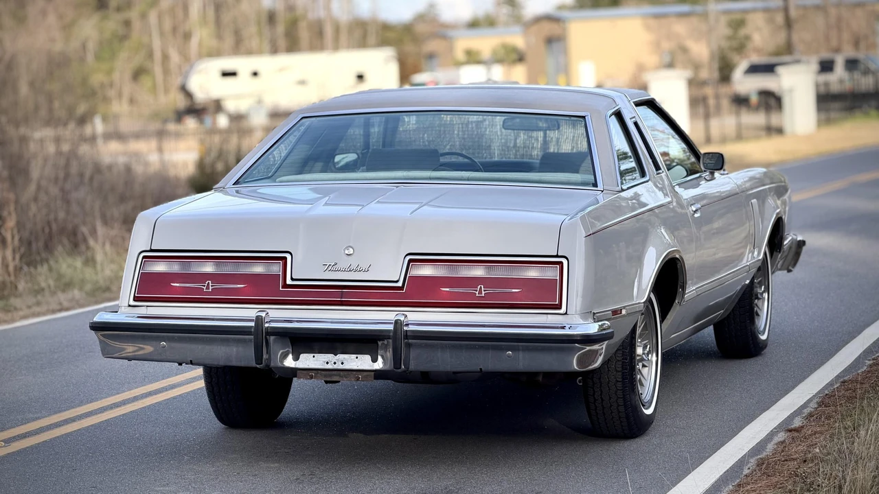 1977 Ford Thunderbird 7th Gen - Image 12 of 31