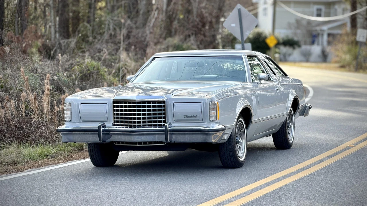 1977 Ford Thunderbird 7th Gen - Image 4 of 31