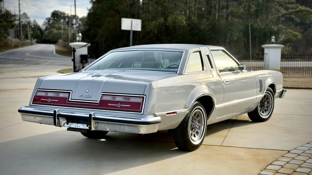 1977 Ford Thunderbird 7th Gen - Image 10 of 31