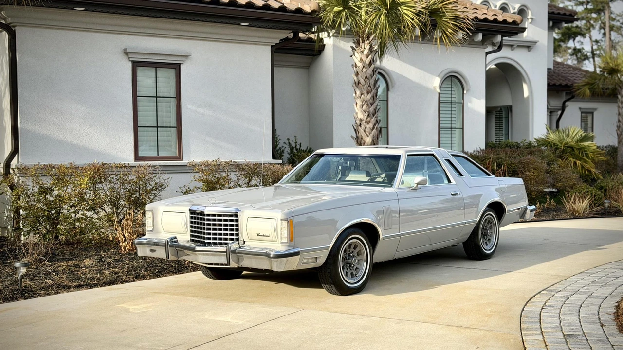 1977 Ford Thunderbird 7th Gen - Image 20 of 31