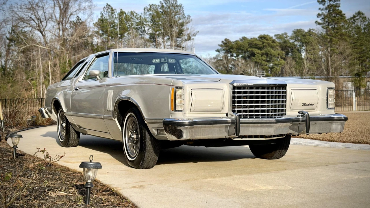 1977 Ford Thunderbird 7th Gen - Image 22 of 31