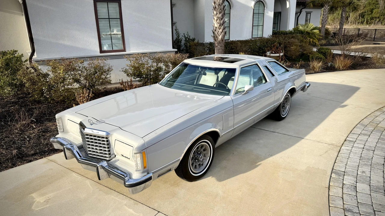 1977 Ford Thunderbird 7th Gen - Image 21 of 31