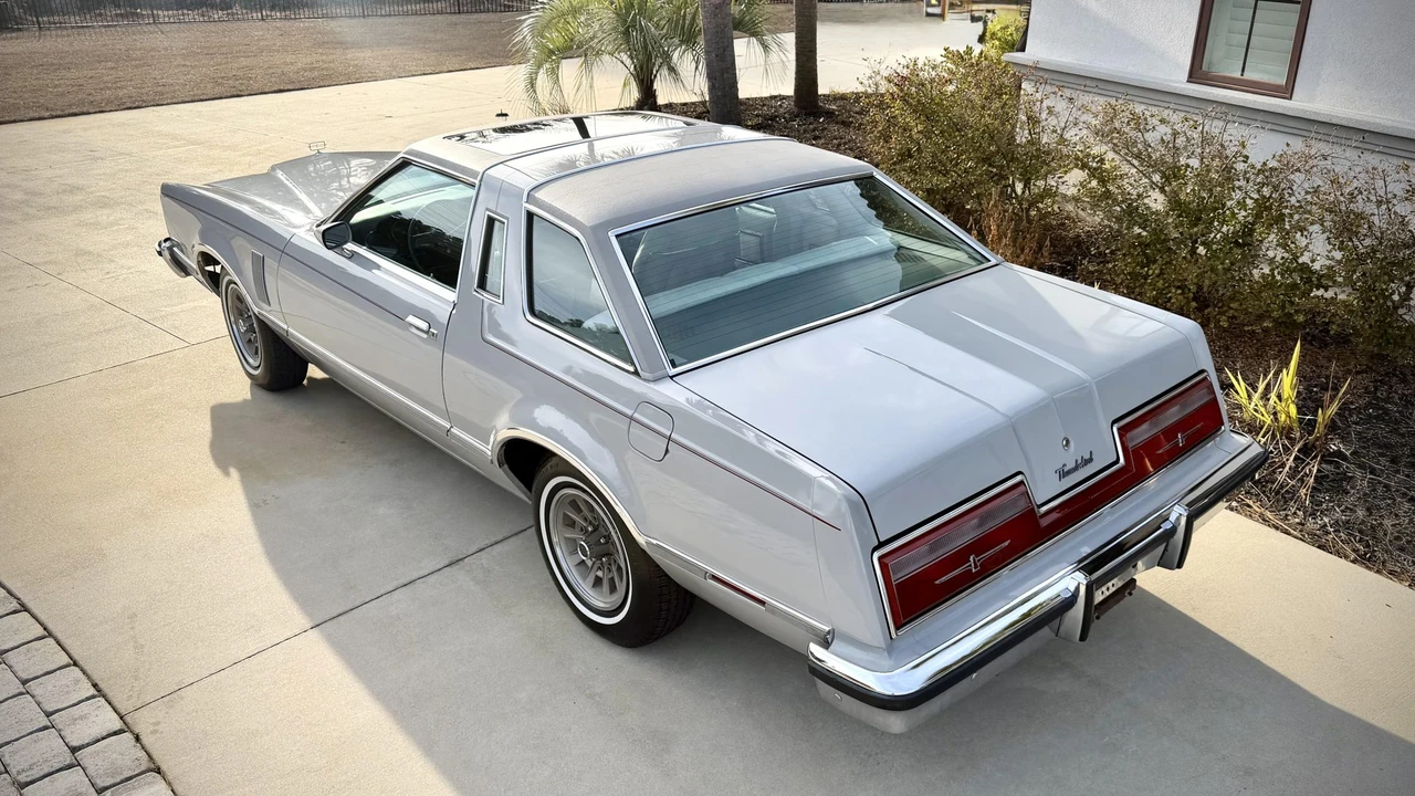 1977 Ford Thunderbird 7th Gen - Image 25 of 31