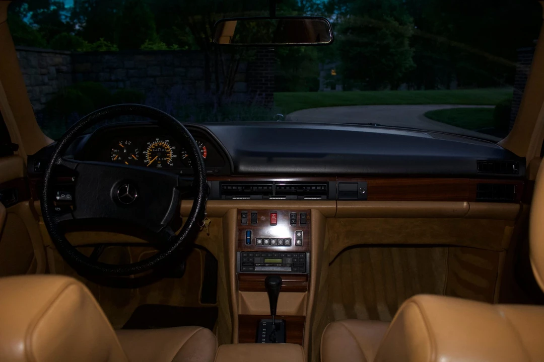1984 Mercedes-Benz W126 S-Class Sedan - Image 30 of 31