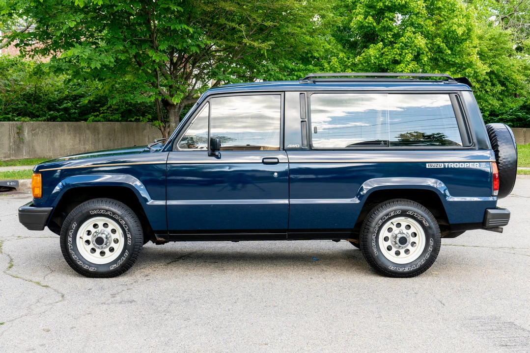 1986 Isuzu Trooper - Image 12 of 31
