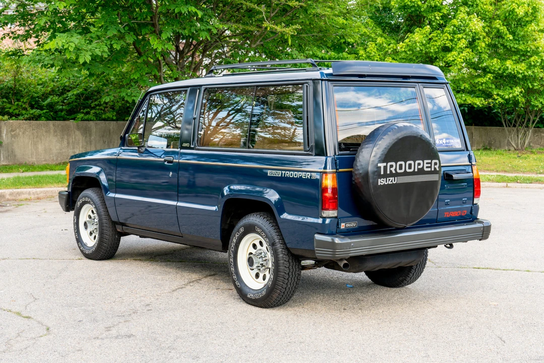 1986 Isuzu Trooper - Image 11 of 31