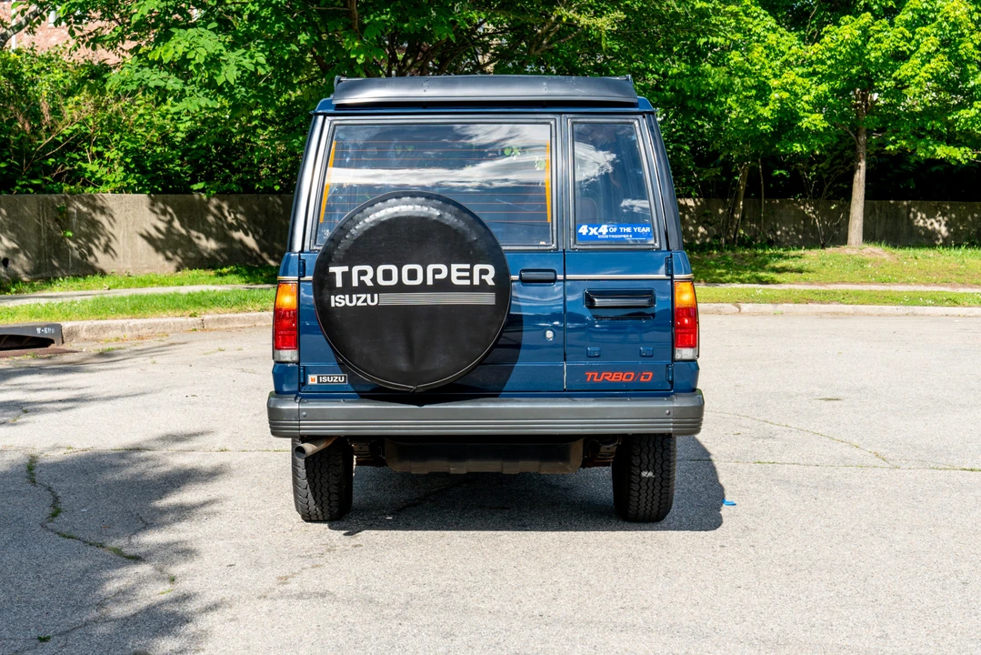 1986 Isuzu Trooper - Image 9 of 31
