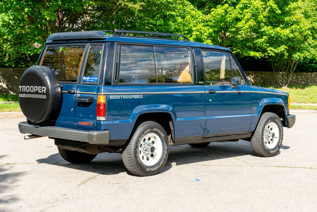 1986 Isuzu Trooper - Image 8 of 31