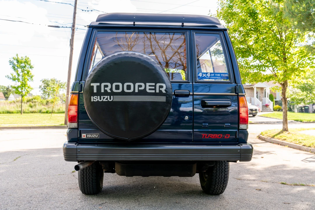 1986 Isuzu Trooper - Image 10 of 31