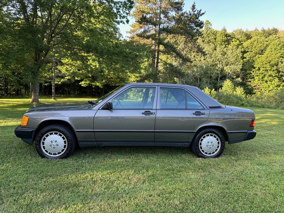 1986 Mercedes-Benz 190E - Image 13 of 31