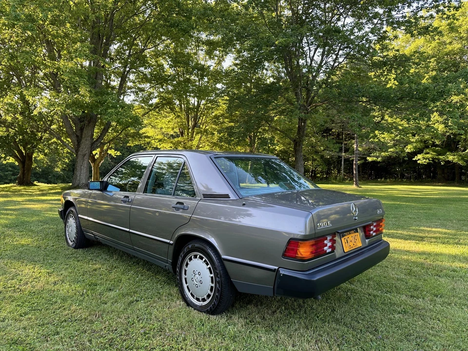 1986 Mercedes-Benz 190E - Image 12 of 31