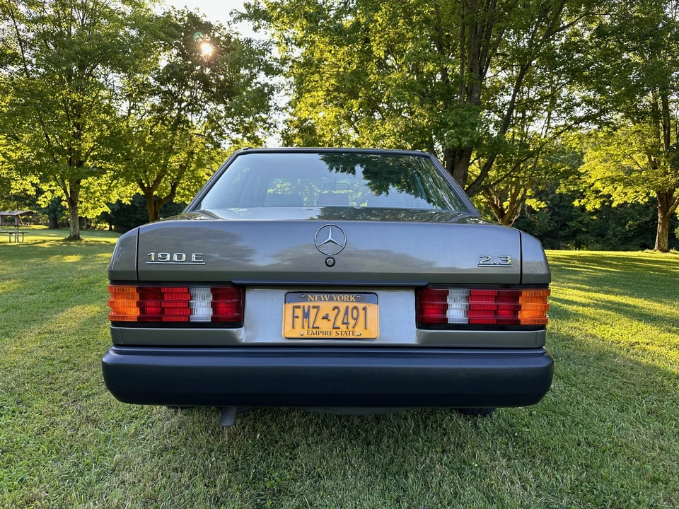 1986 Mercedes-Benz 190E - Image 10 of 31