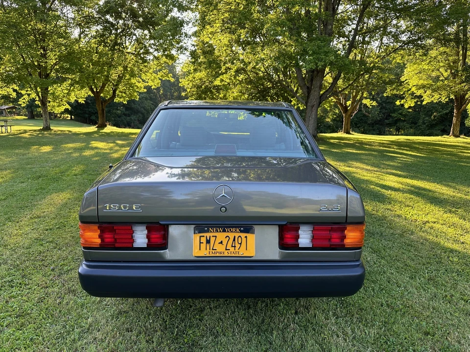1986 Mercedes-Benz 190E - Image 9 of 31