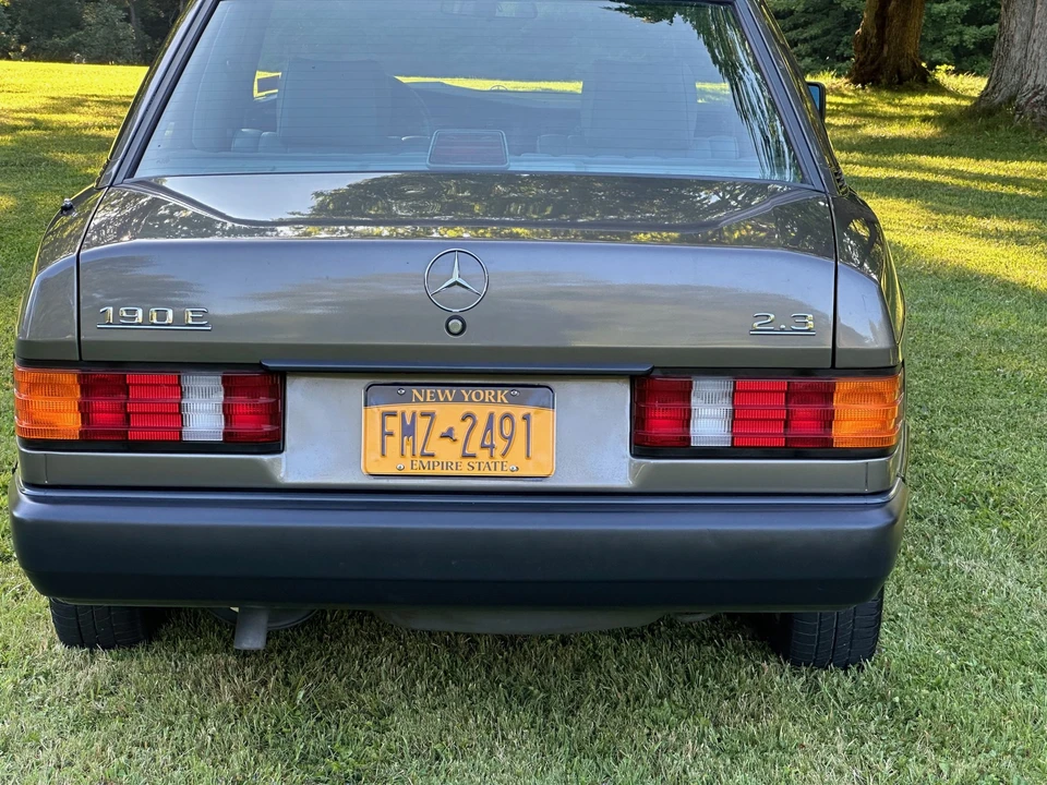 1986 Mercedes-Benz 190E - Image 11 of 31