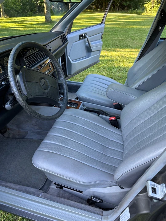 1986 Mercedes-Benz 190E - Image 30 of 31