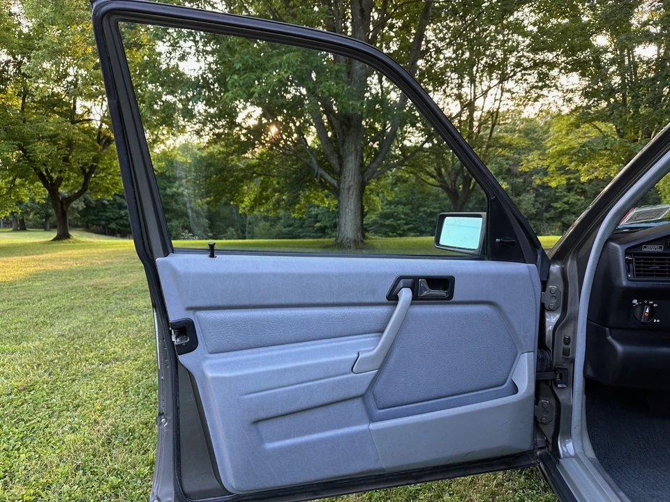 1986 Mercedes-Benz 190E - Image 31 of 31