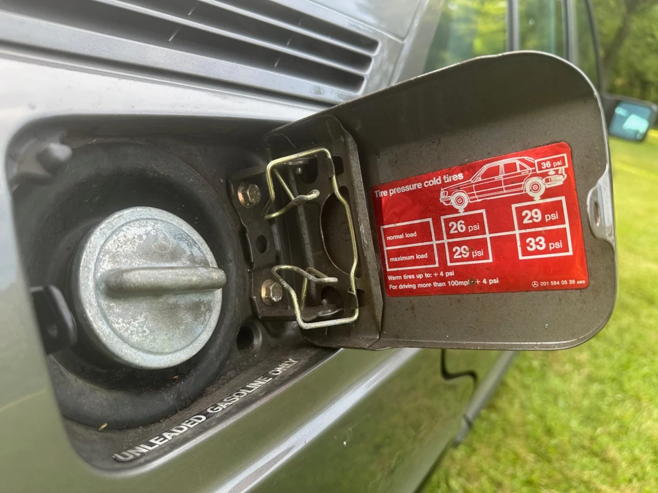 1986 Mercedes-Benz 190E - Image 21 of 31